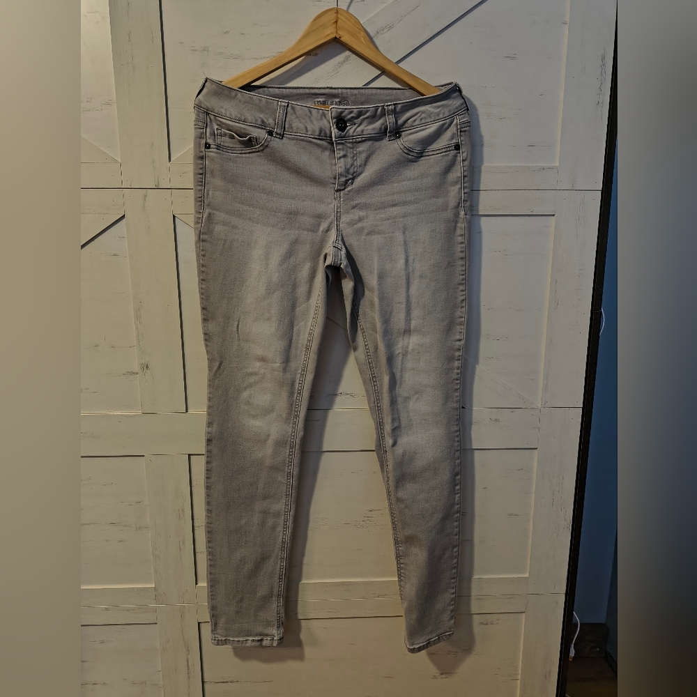 Maurices Women's Stretchy Gray Jeans